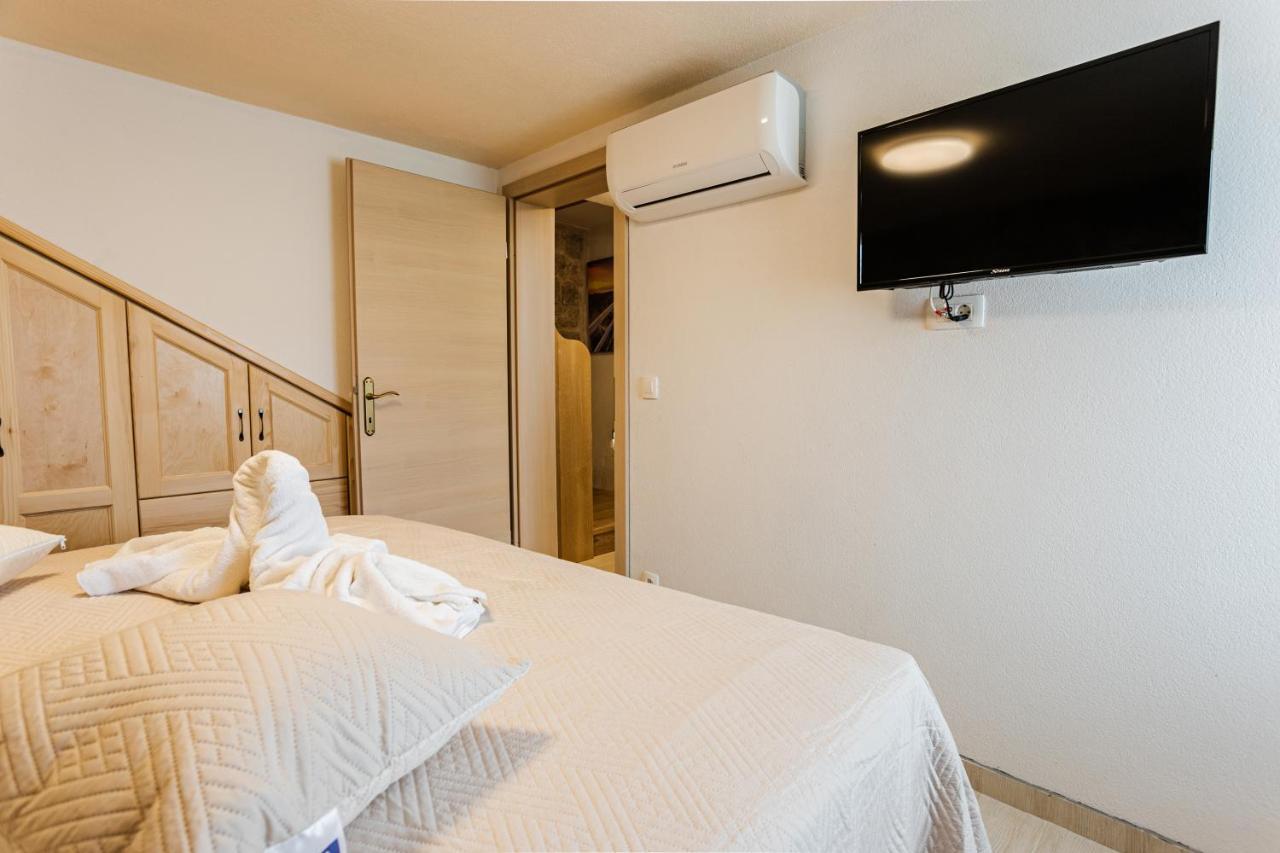 Lecevica Patakun Holiday Home For 5, With Heated Pool מראה חיצוני תמונה